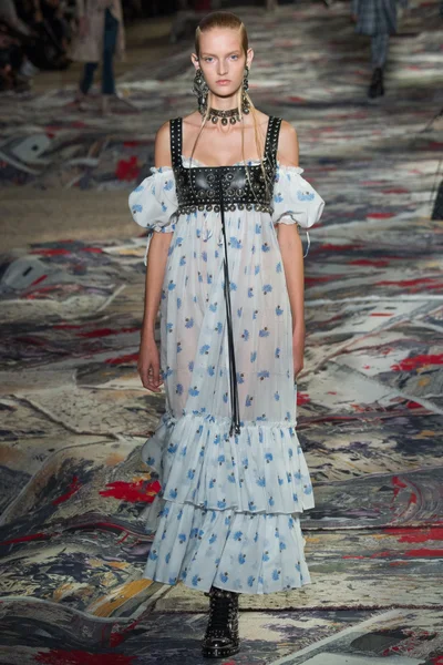 Look 17